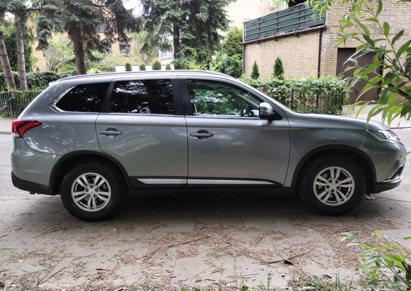 Mitsubishi Outlander cena 77000 przebieg: 133000, rok produkcji 2016 z Warszawa małe 46